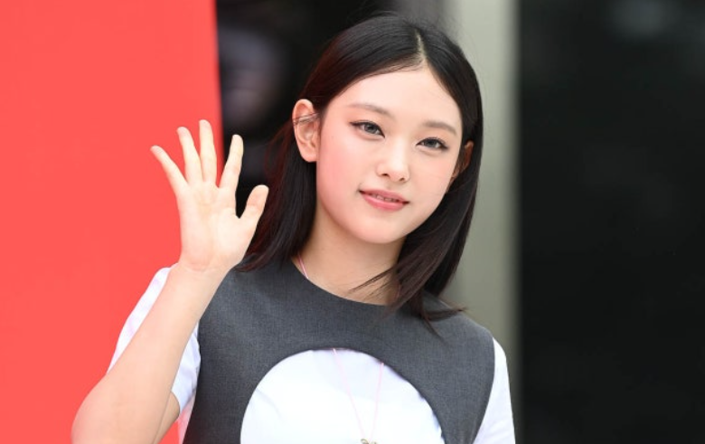 "1년 6개월 만의 공식석상" 뉴진스 해린, 어도어 복귀 후 첫 뷰티 포토콜 등장