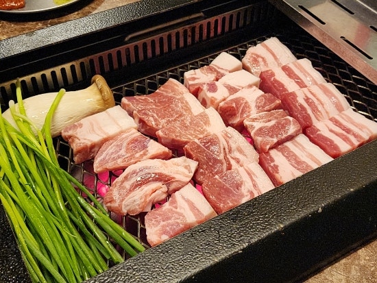 제주시 흑돼지 난축맛돈 맛집 포크80 제주공항점, 처음 먹어본 쫀득한 식감에 반했다