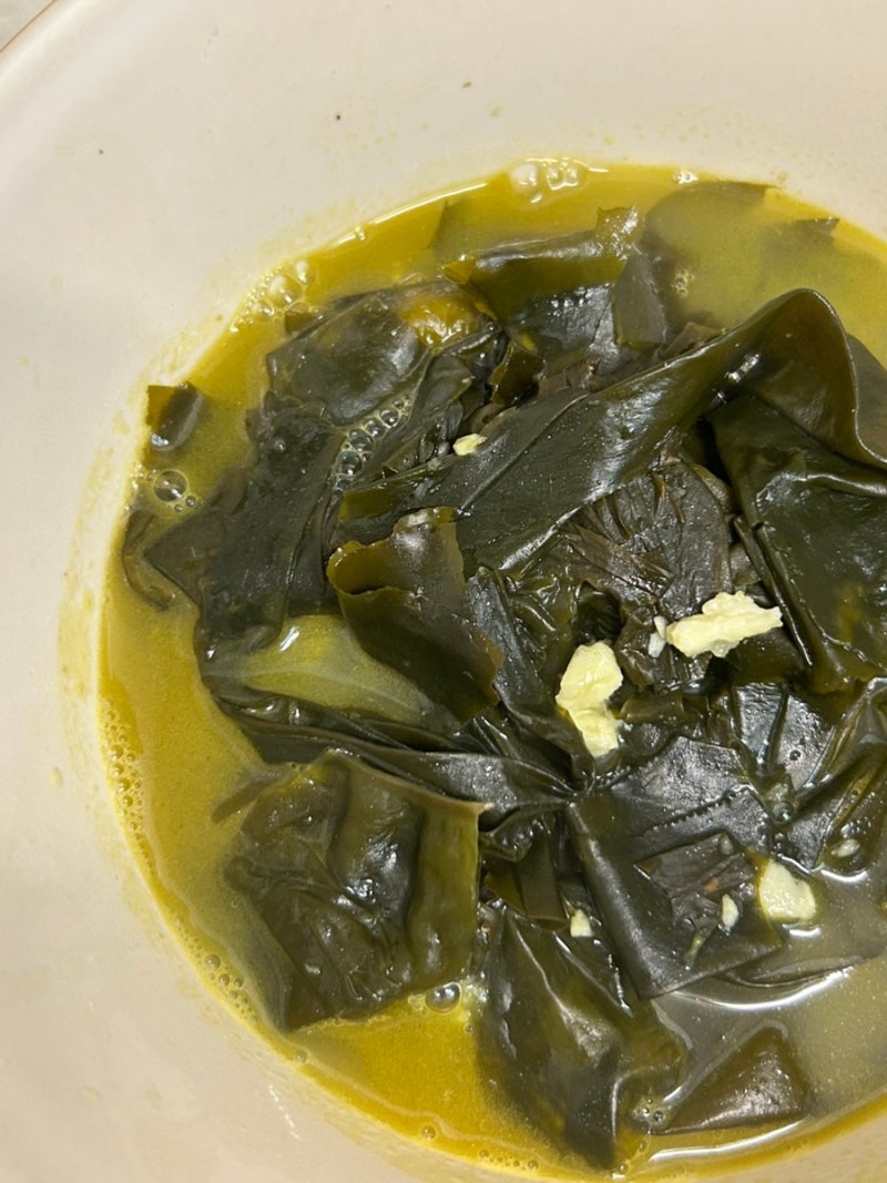 고기없이 미역국 맛있게 끓이는 법 뽀얗고 진한 국물 초간단 레시피