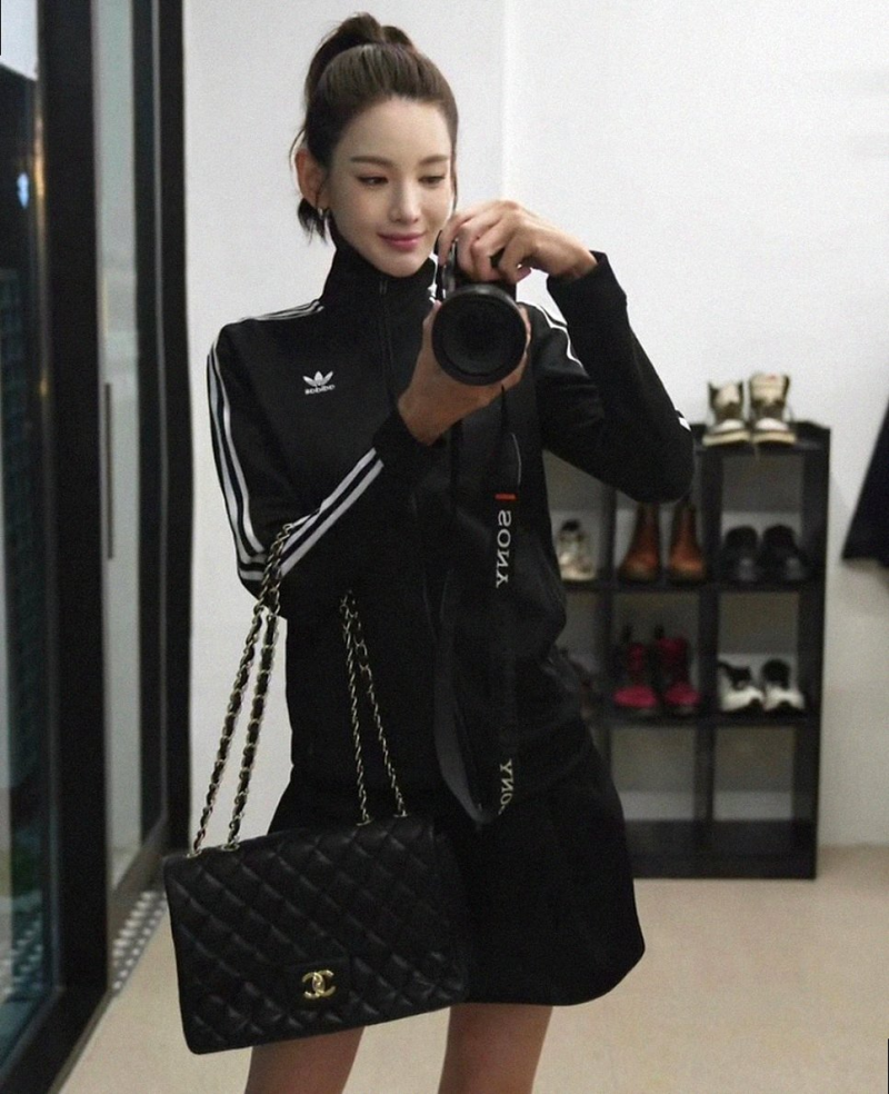 정가은 아디다스 져지 패션 49세 나이 안 믿기는 동안 코디 정보