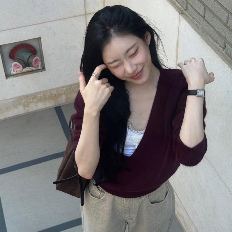 이번 겨울 유행 예감! 있지 채령 품절대란 포도빛 니트 코디(+레이스 이너, 바지)