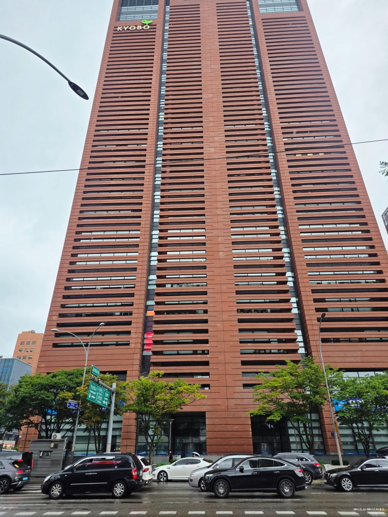 비 오는 날 교보문고 강남점에 갔다｜신논현역에서 입구 찾고 한참 책 구경한 날