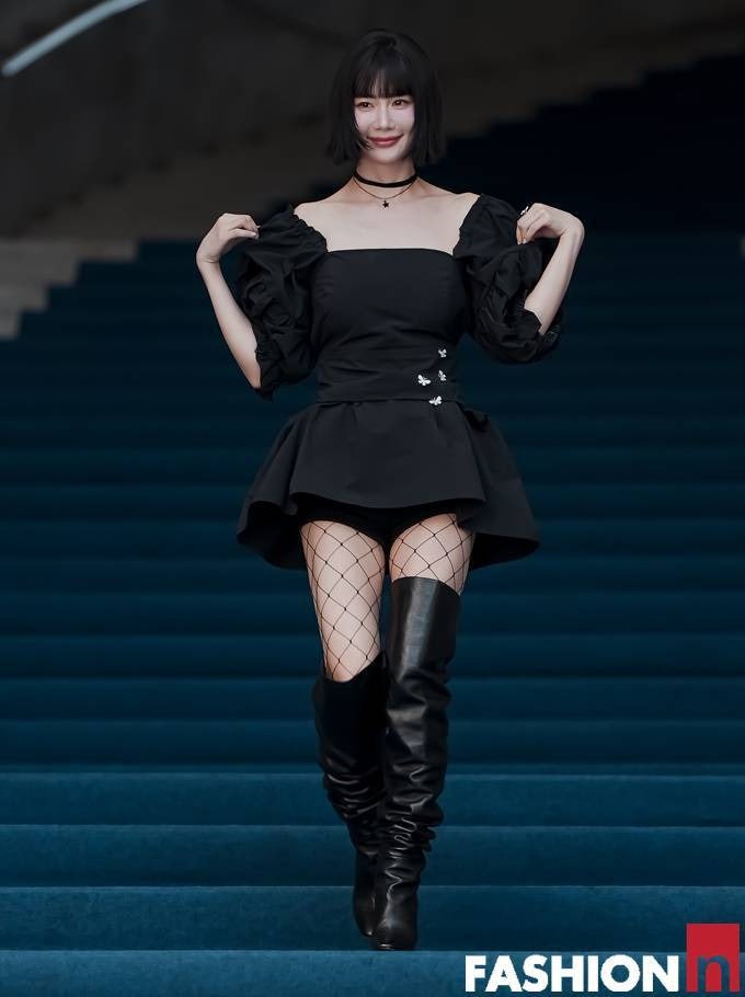 퍼프소매는 부해 보인다? 클라라 블랙 미니 원피스, 허리선 잡으니 반대로 보였네