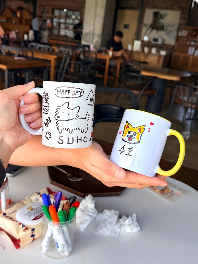 부산 기장 애견동반 카페 시랑｜오션뷰·브런치·무료주차·머그컵 꾸미기 체험 후기