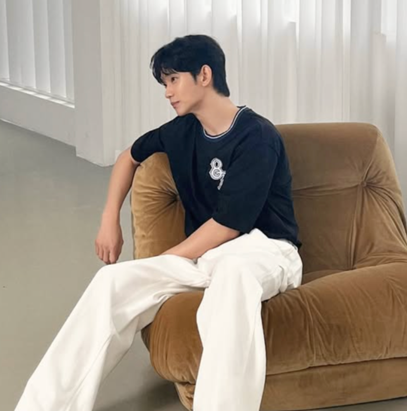 "해품달 리즈시절 재소환?" 김수현 누명벗고 살빠짐..촬영장복귀 날렵 턱선 화제