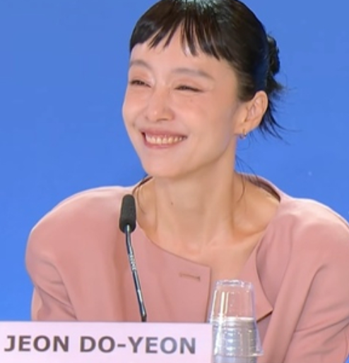 전도연, 밀양 감독과 19년만에 다시 만난 , 베니스 국제영화제에서 또 터졌다! ....