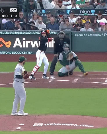 MLB 타율 순위 24위로 추락한 이정후, 타격왕 대신 챙긴 건 바로 이것?