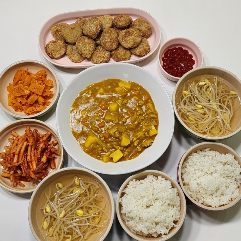 반찬거리 종류 저녁밥상 집밥메뉴 오늘 저녁메뉴 추천 카레 콩나물국
