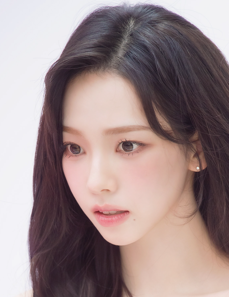 카리나 메이크업 뭐가 다를까, 무대 속 파운데이션 호수 컨실러 3곳 사용법