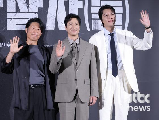 암살자들, 추석 흥행 1위 노리는 허진호 감독의 웰메이드 추적극