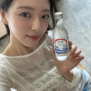 "저 시스루 긴팔 어디 꺼?" 잇지 유나 인스타 레터링 시스루 티셔츠