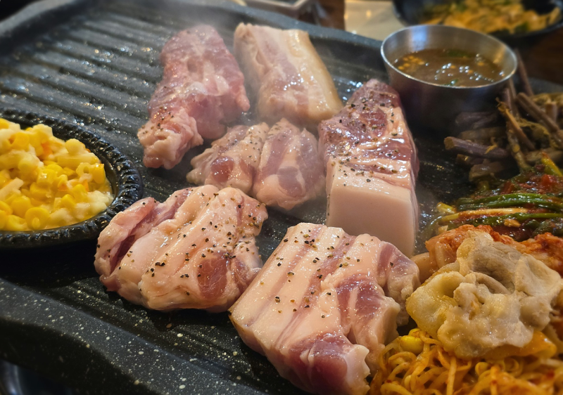수원 권선 오목천동 맛집ㅣ흑돼지·해산물 전문점 회식 후기