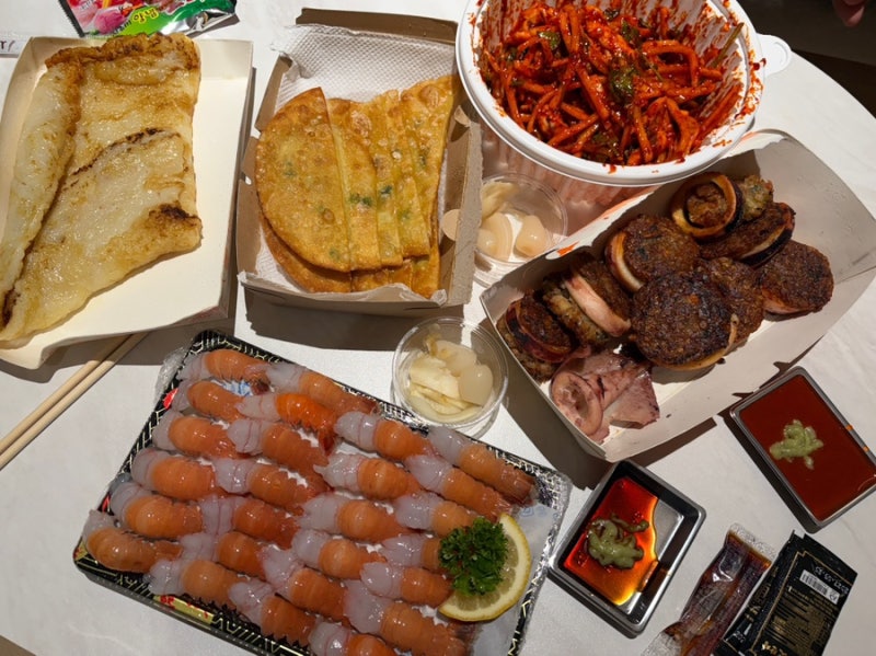 [속초 여행] 속초 시장(코끼리 분식, 소문난 무침회, 누룽지 오징어순대, 감자전, 민영활영공....