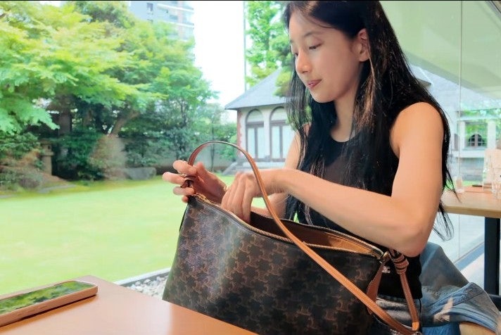 수지 브이로그 가방 뭐길래? 265만원 셀린느 듀오 지퍼백 현실 착용 화제