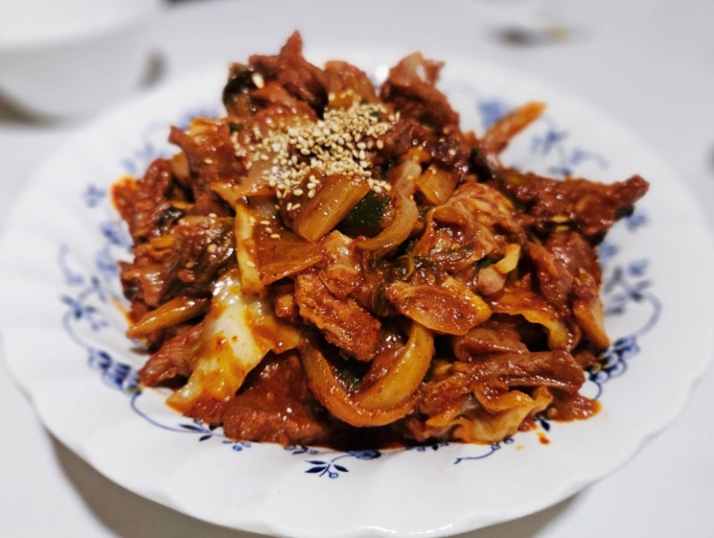 집에서 만드는 돼지고기 두루치기 레시피, 밥 한 공기 뚝딱!