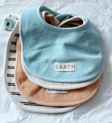 얼쓰빕 5개 선물받은 후기 | 빕게팅 신조어 만든 EARTH THE APARTMENT 오가닉 유아 턱받이 얼쓰빕 ....