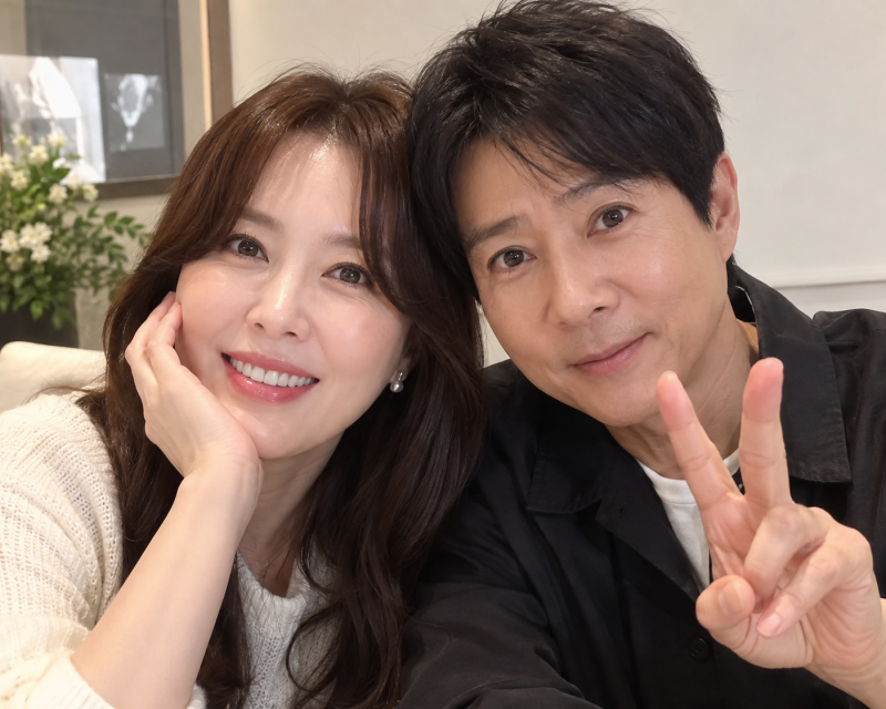 하희라 최수종, 결혼 33년 차 맞아? 오랜만에 공개한 투샷에 반응 쏟아진 이유