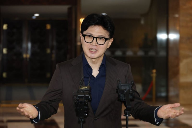 진중권의 일침 "국힘 100명, 한동훈 하나 못 당해…민주당과 싸우는 법 보여줘"