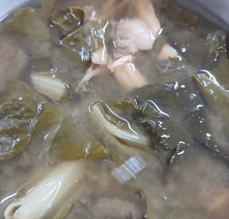 [레시피] 속이 확 풀리는 구수함! 시원하고 부드러운 바지락 근대 된장국