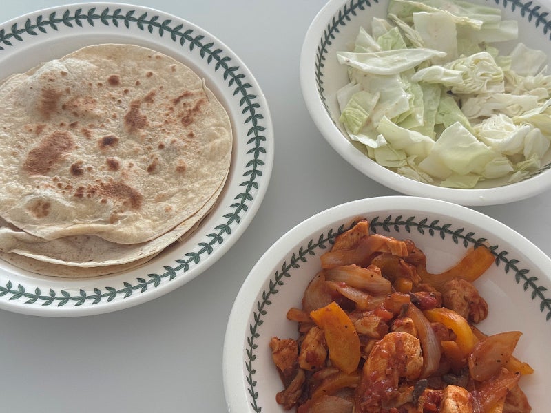 닭가슴살 또띠아 레시피｜파스타 토마토소스로 만드는 건강한 또띠아 한 끼