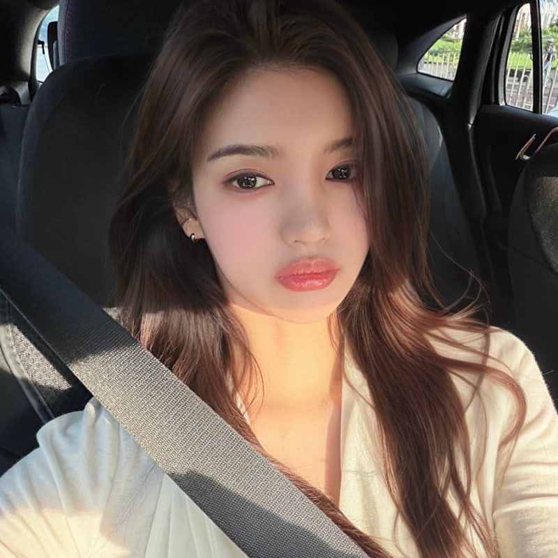 “유병재 전생에 나라 구했어?” 9살 연하 여자친구 안유정, 미친 미모가 화제인 이유