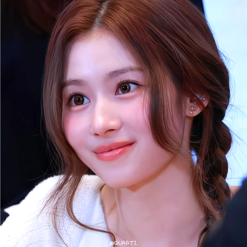 트와이스 사나 왜 자꾸 눈이 갈까? 얼굴부터 사복까지 분석해봄
