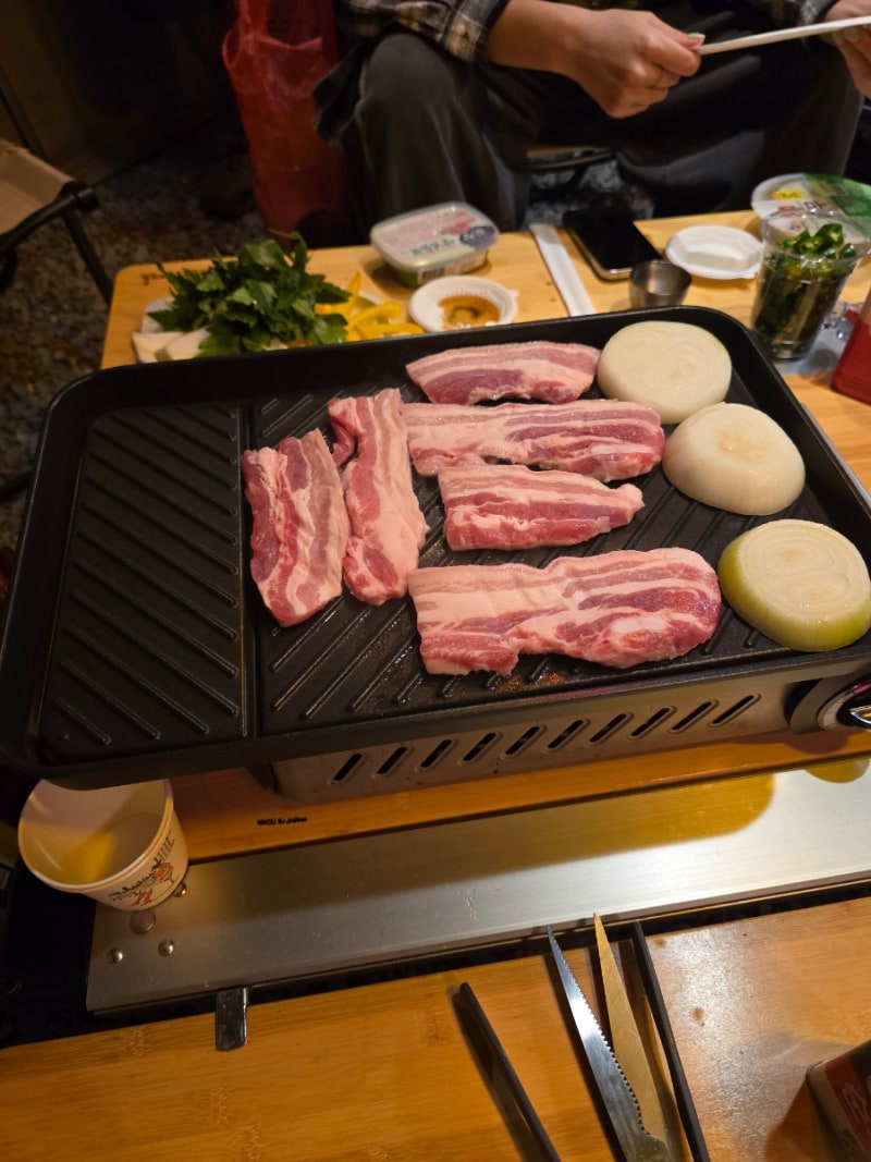 햄튼 수퍼 와이드 그릴팬 솔직 후기! 대형 고기불판 그리들 하나로 캠핑 완벽 준비
