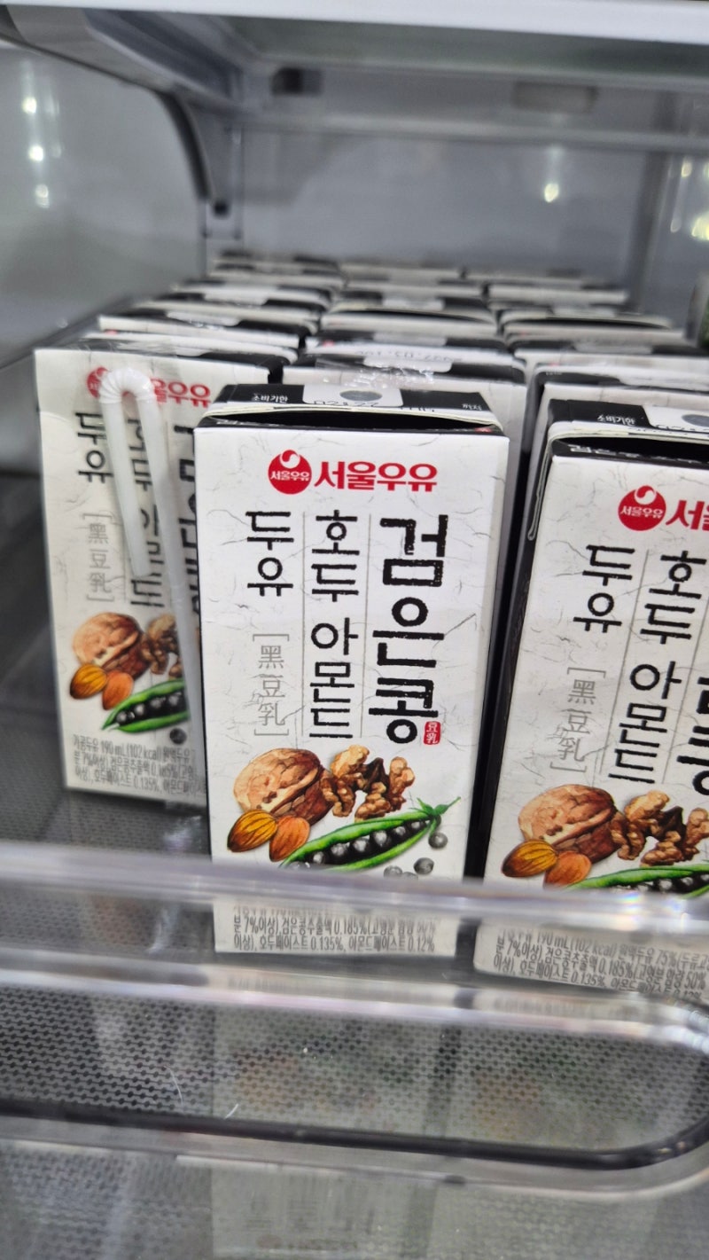 서울우유 검은콩 호두 아몬드 두유, 바쁜 아침을 든든하게 채우는 고소한 건강 음료