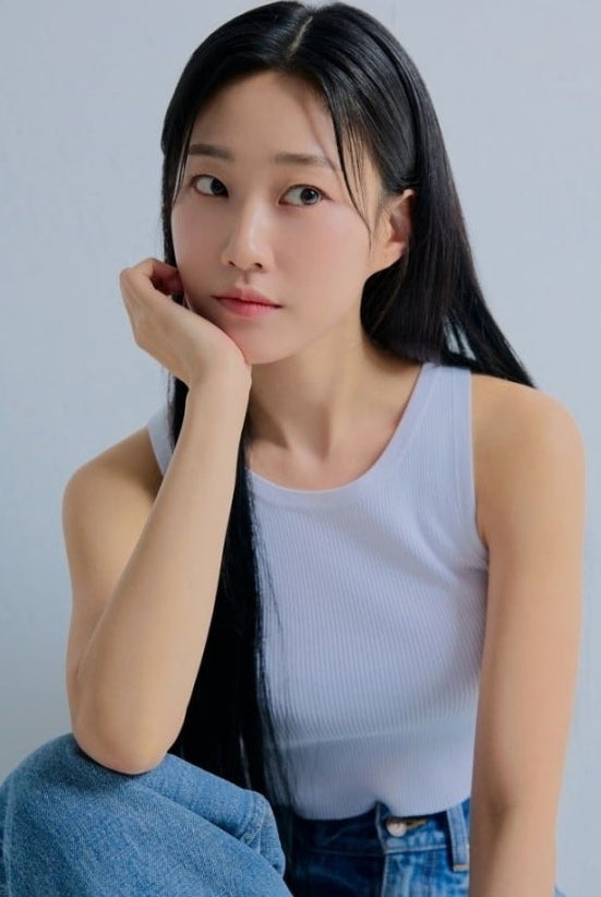하윤경, 11자 복근 비결 공개…40분 스텝퍼 운동부터 영화 손 없는 날 근황까지
