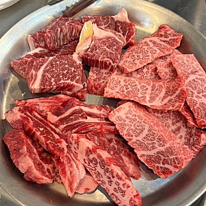 태백 한우 맛집 태백산한우촌 | 황지연못 근처 연탄구이로 즐기는 한우