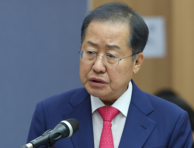 "술집 마담에 철부지 장관?" 홍준표 폭탄 발언…폭락하는 20% 지지율의 진실