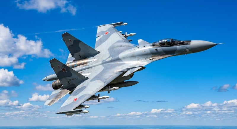 러시아 대표 전투기 수호이 Su-35S 성능과 특징 총정리