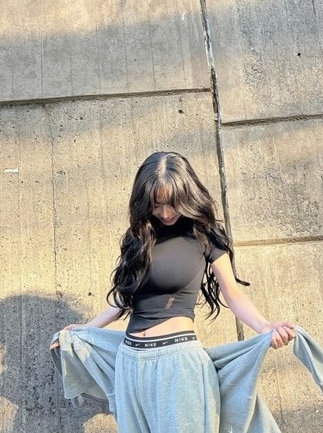 카리나, 새벽같이 올린 이 사진 한 장에…월요일 아침부터 난리난 새깅패션