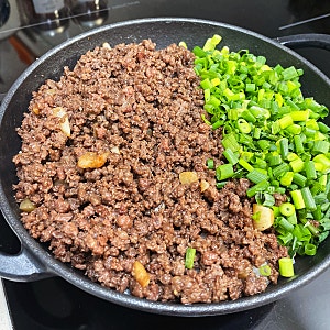 소고기 다짐육 솥밥, 마늘 바싹 볶아 만드는 든든한 한그릇요리