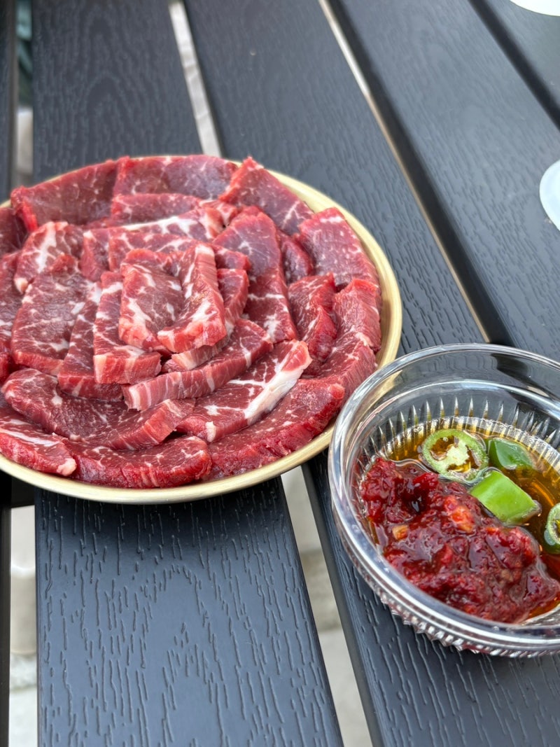 경주 황리단길 야장 코끼리냉장고 안주 맛집 한우육사시미 데이트술집 추천
