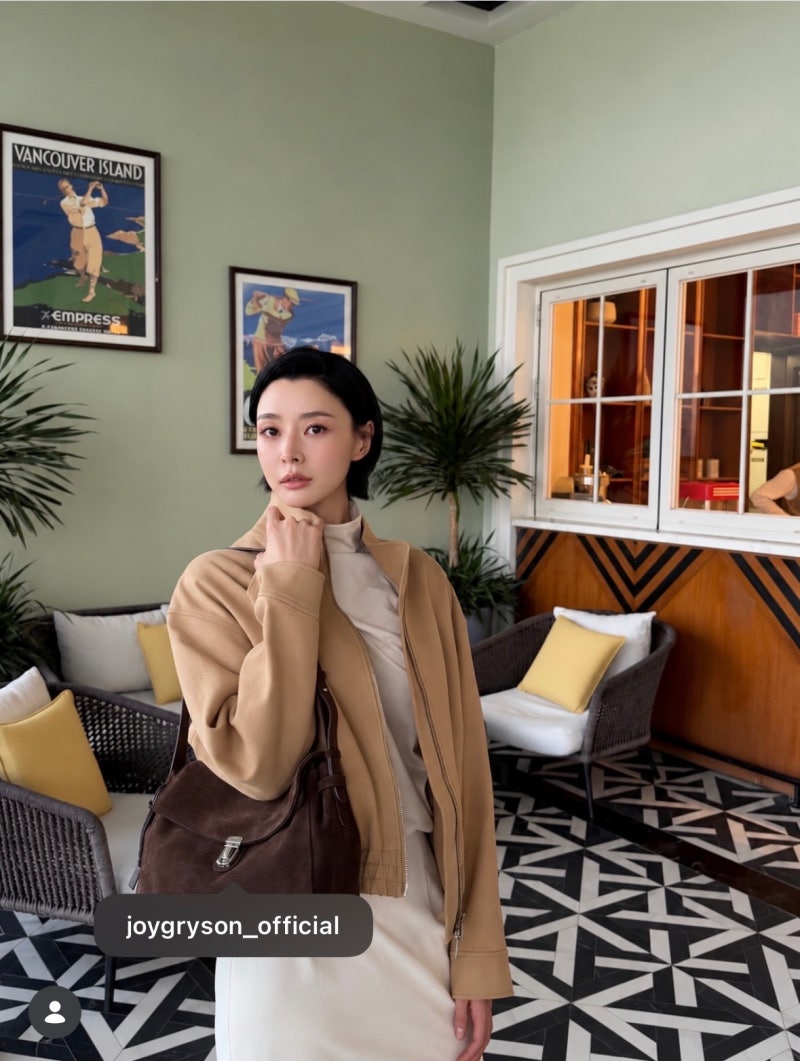권나라 최근 근황, 단발에 더 분위기 있어진 이유｜조이그라이슨 가방 정보