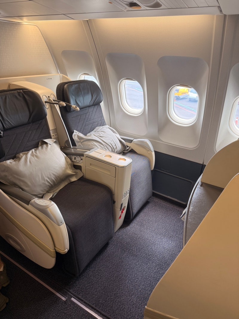 대한항공 프레스티지 A330-300 1D, 제주 김포 비즈니스석 마일리지 좌석 후기