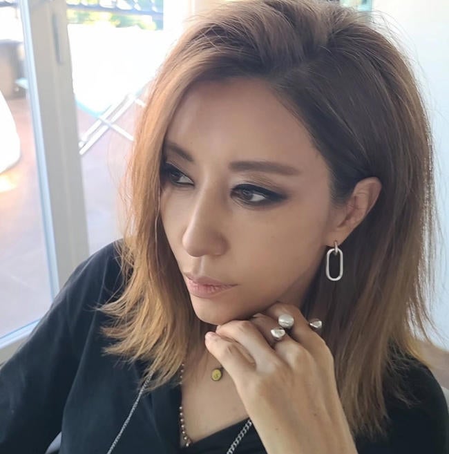 57세 김완선, 풍성한 머리숱까지 화제…데뷔 40년 앞둔 ‘원조 댄싱퀸’의 변함없는 존재감
