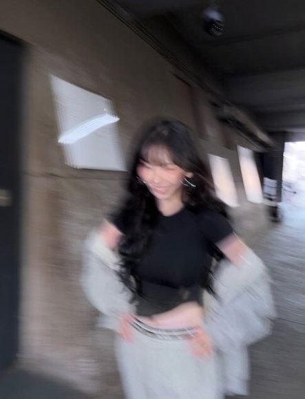 카리나의 '월요병' 사진, 겉모습만 화제?…SNS 하나에 숨겨진 4가지 계산