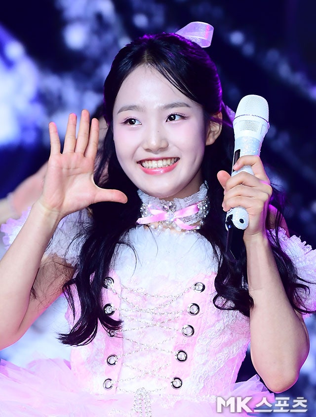 ‘범 내려온다’ 부르던 9살 김태연, 이렇게 컸다…14세에 전국투어 이끈 ‘아기호랑이’의 ....