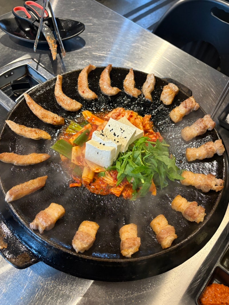 서산 호수공원맛집 솥돈 방문 후기ㅣ솥뚜껑에 구워 먹는 맛있는 고기집
