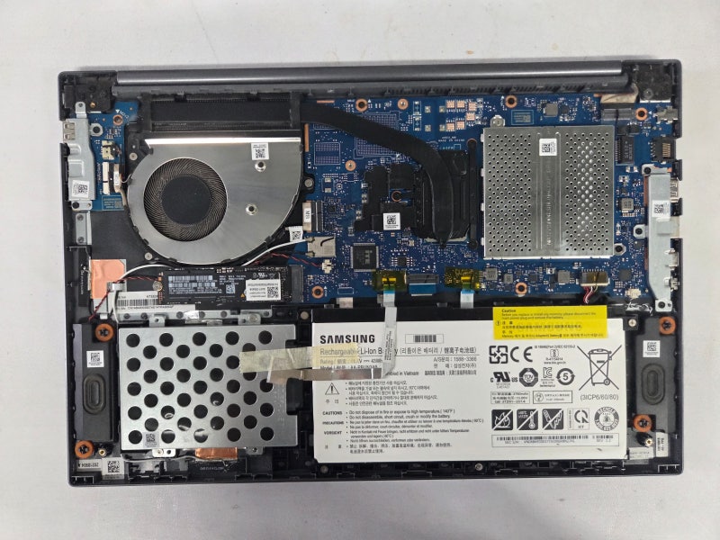 [난이도 : 매우쉬움] 삼성 노트북 NT551XDA 하판 분해 방법! 흠집 없이 뜯는 초보자 자가수리 꿀....