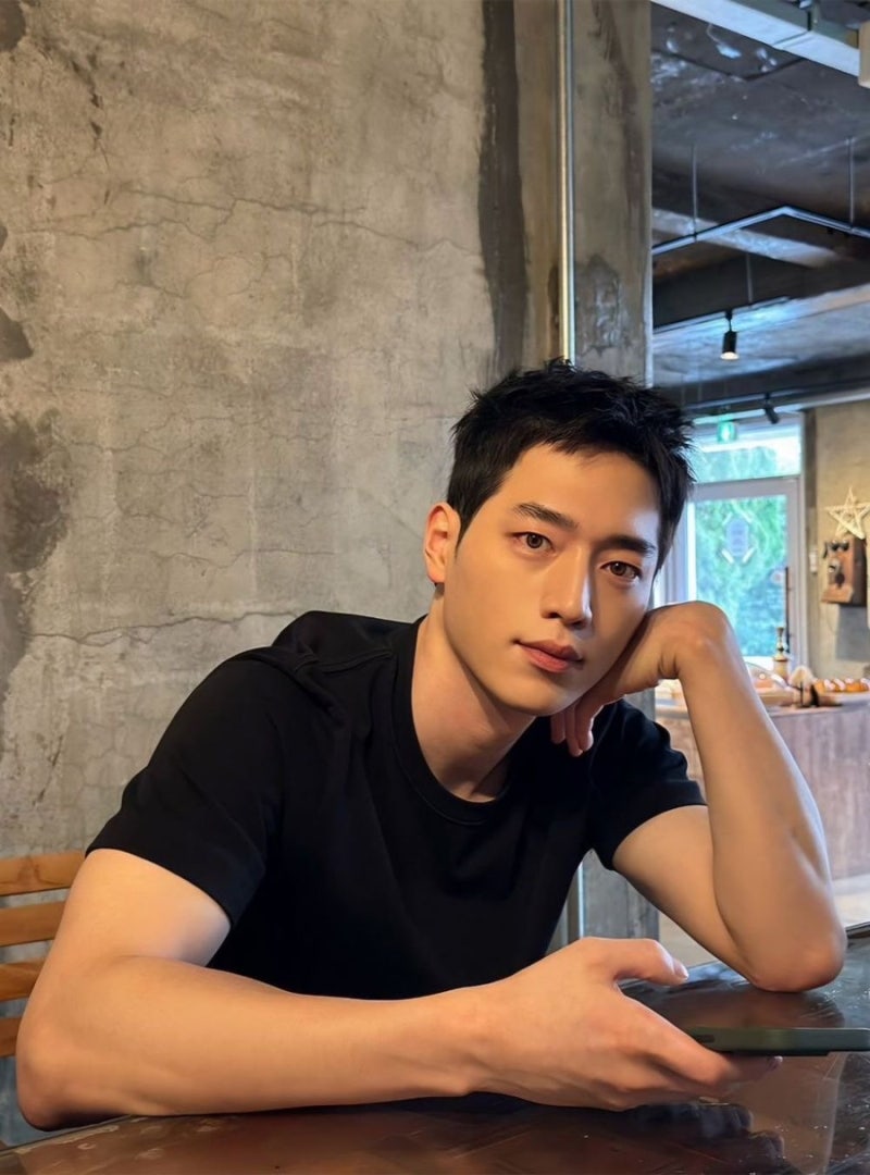 Seo Kang-joon's Hairstyles: From 'A Different Kind of Love Than You' with Ahn Eun-jin to His New Drama! His Handsome Moments...