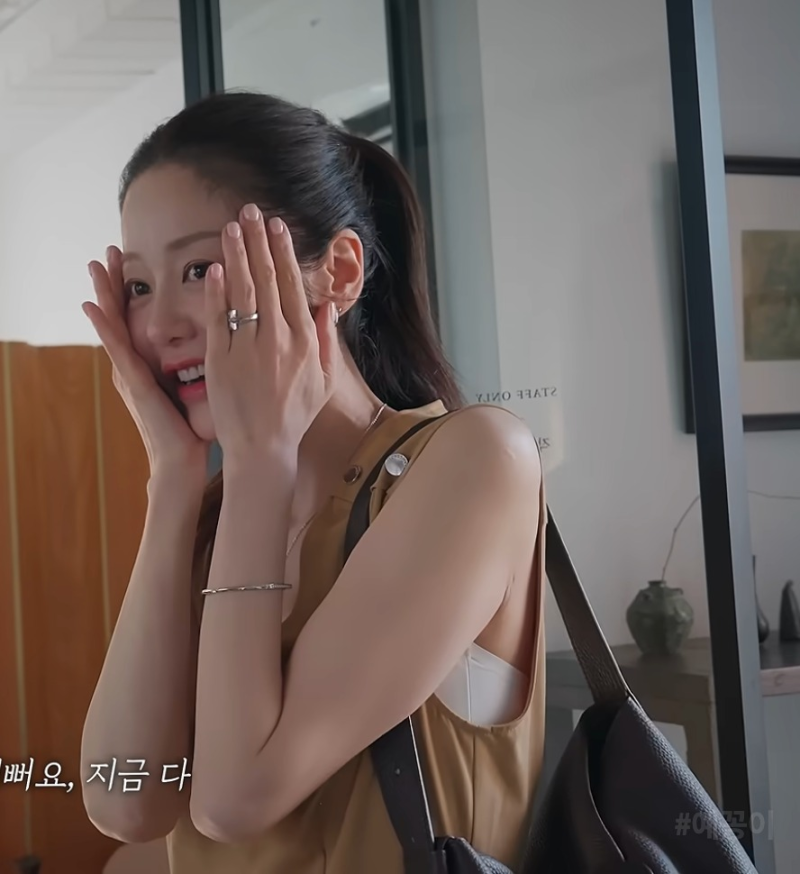 "명품인 줄 알았는데 아니네" 고현정 착장 속 롱샴 르카덴스 L 숄더백 정체