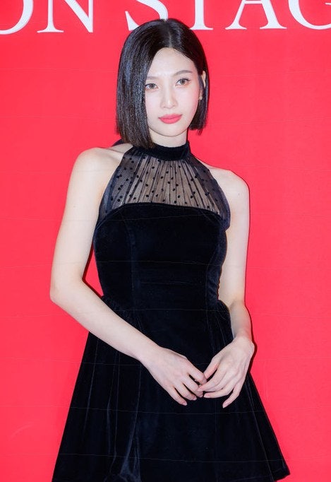 레드벨벳 조이, 긴 웨이브 싹둑 잘랐다…현장이 술렁인 이유