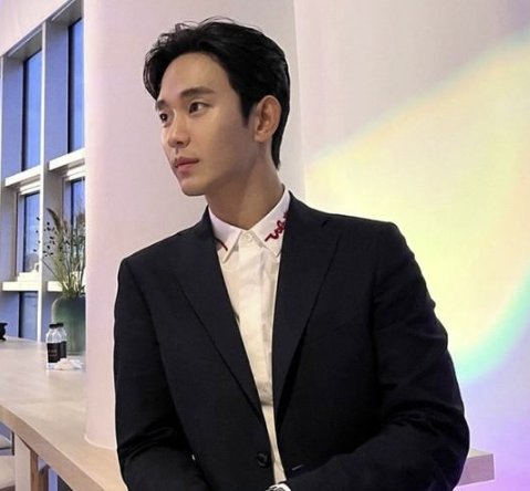 “김수현 드디어 복귀하나” 1년 6개월 만에 공식석상…이번엔 배우가 아니다