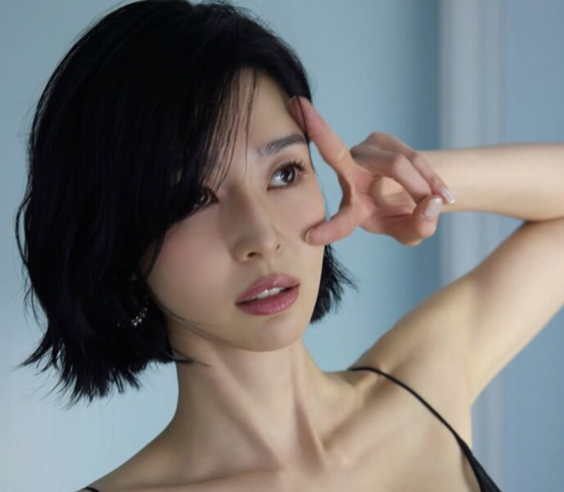 35세 권나라 숏컷 착시,다낭 여행룩 속 여자숏단발과 귀 뒤로 넘기는 법
