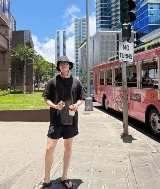 이종석 아이유 결별 후 근황…한국 떠났다, 요가·수영 즐기며 확 달라진 분위기