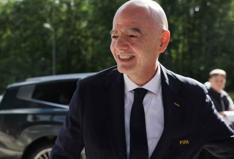 월드컵 지분 20%를 팔려 했다? 인판티노 FIFA 회장에게 무슨 일이 있었나