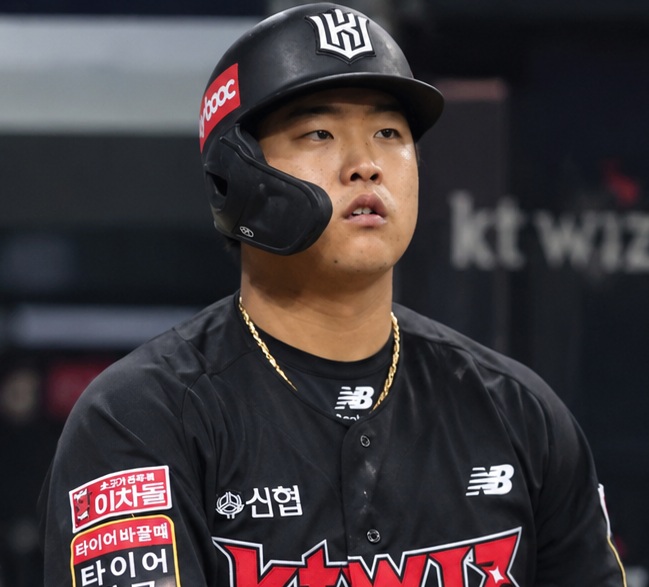 “이대로는 안 된다” 한화 강백호, 결국 1루수로? 김경문 감독이 꺼낸 내년 계획에 팬들 반....
